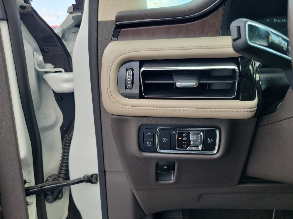 Certified 2023 Lincoln Nautilus Reserve AWD/4WD image 22