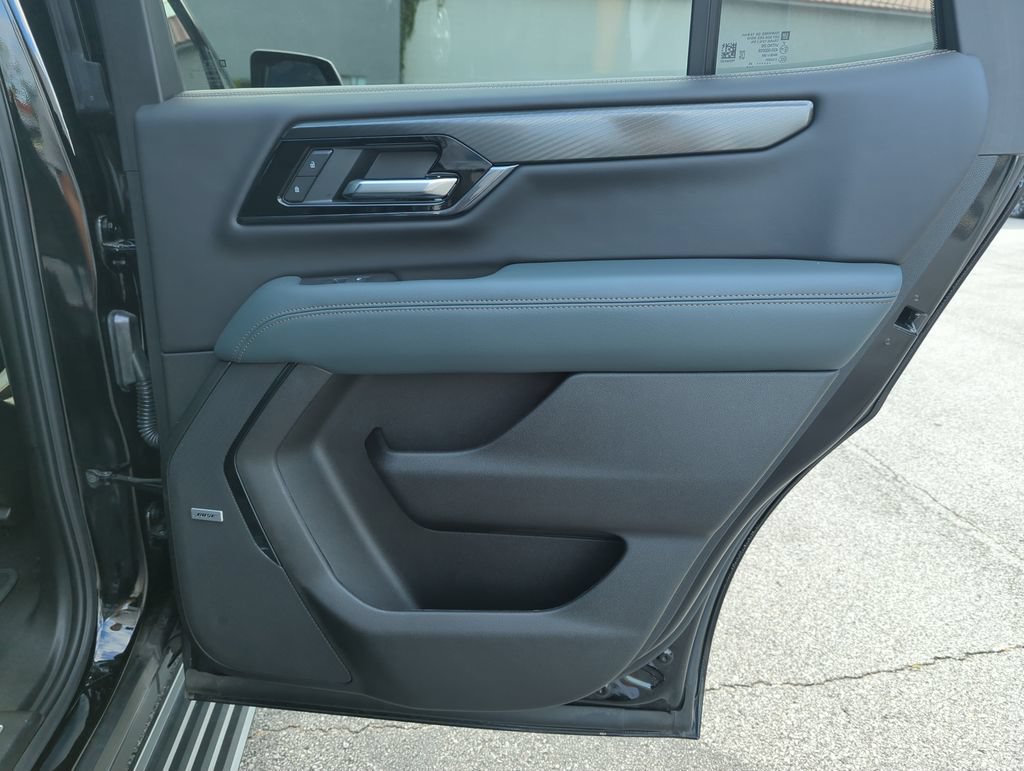 Used 2025 GMC Yukon AT4 w/ AT4 Premium Package AWD/4WD image 34