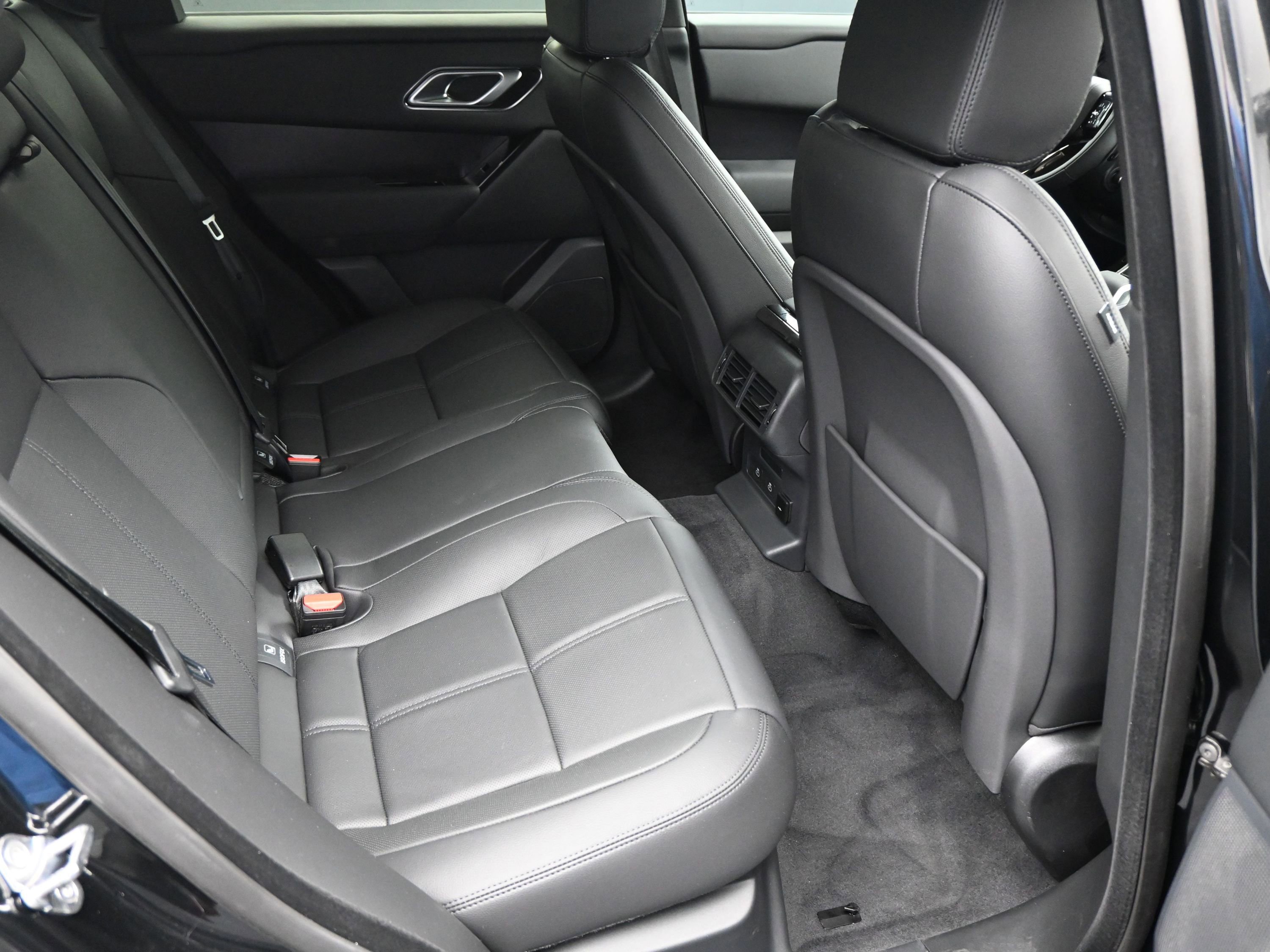 New 2026 Land Rover Range Rover Velar Dynamic SE image 9