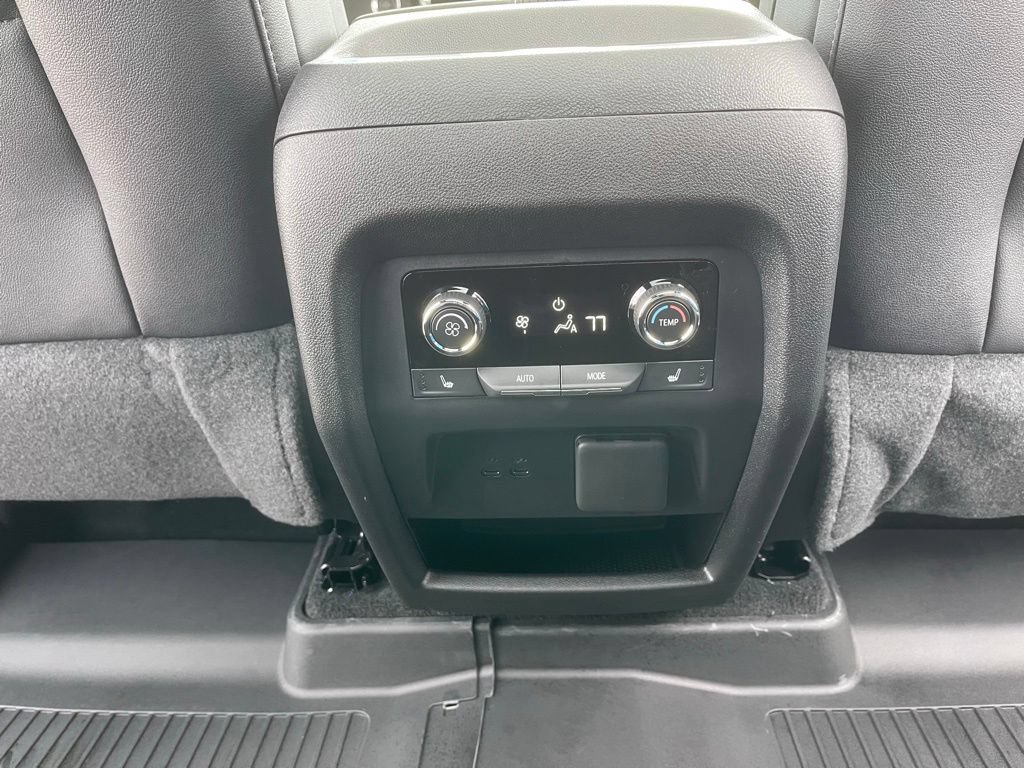 New 2026 Chevrolet Traverse High Country w/ LPO, Floor Liner Package AWD/4WD image 24