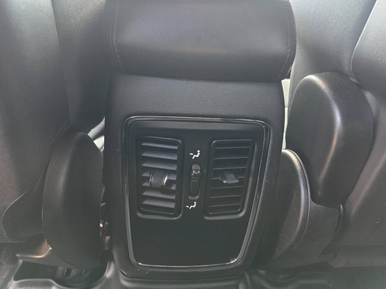 Used 2015 Jeep Grand Cherokee Laredo w/ Quick Order Package 23E AWD/4WD image 15