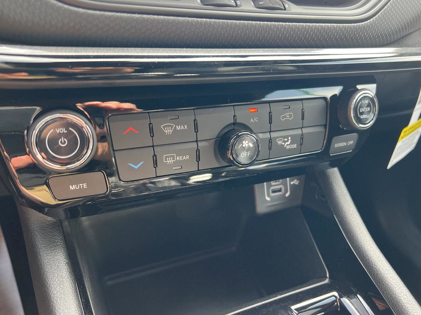 New 2026 Jeep Compass Latitude AWD/4WD image 28