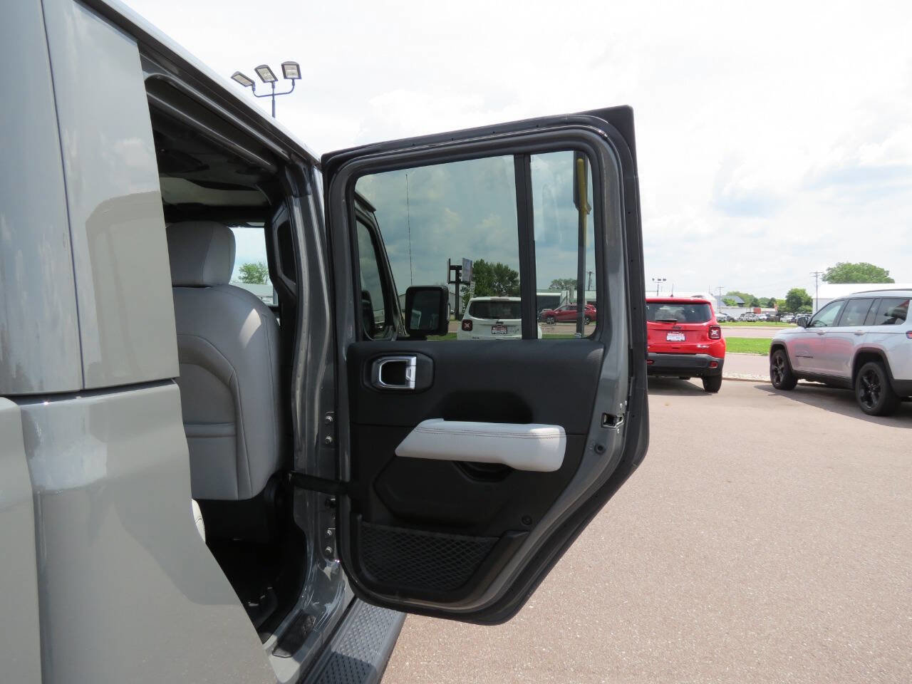 Used 2022 Jeep Gladiator Overland image 25
