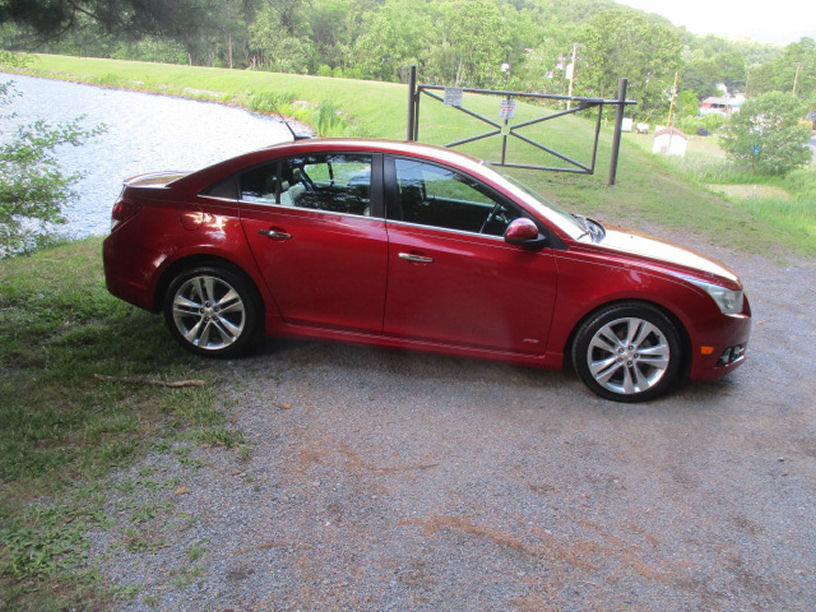 Used 2011 Chevrolet Cruze LTZ w/ RS Package FWD image 4