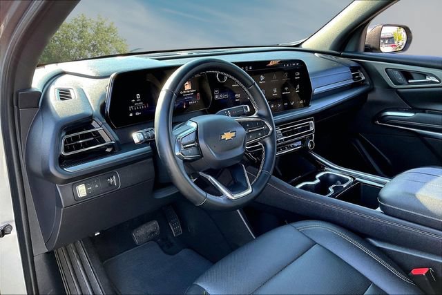 Used 2025 Chevrolet Traverse LT FWD image 17