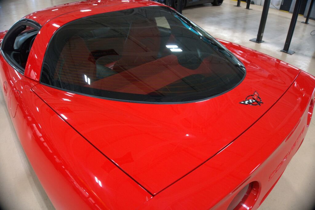 Used 2000 Chevrolet Corvette Coupe w/ Roof Pkg RWD image 18