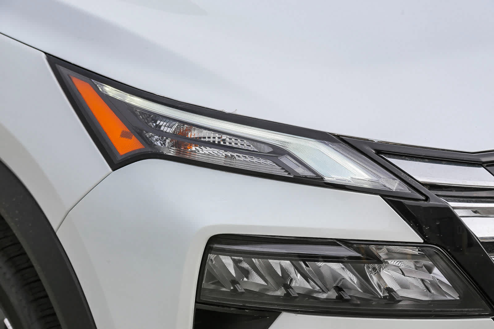 New 2025 Nissan Rogue SL w/ SL Premium Package FWD image 4