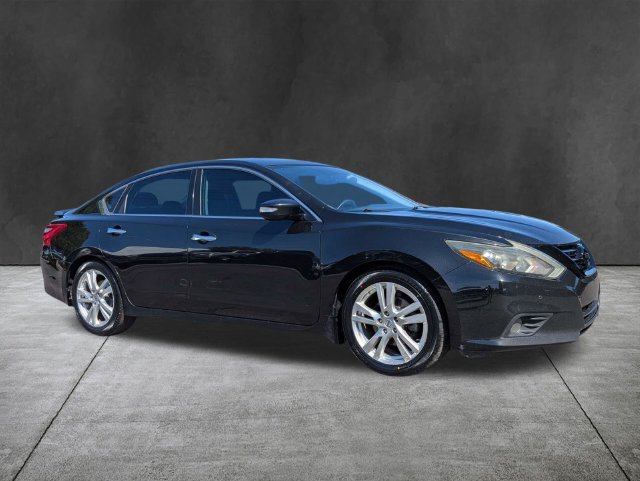 Used 2016 Nissan Altima 3.5 SL w/ 3.5 Technology Package FWD image 2