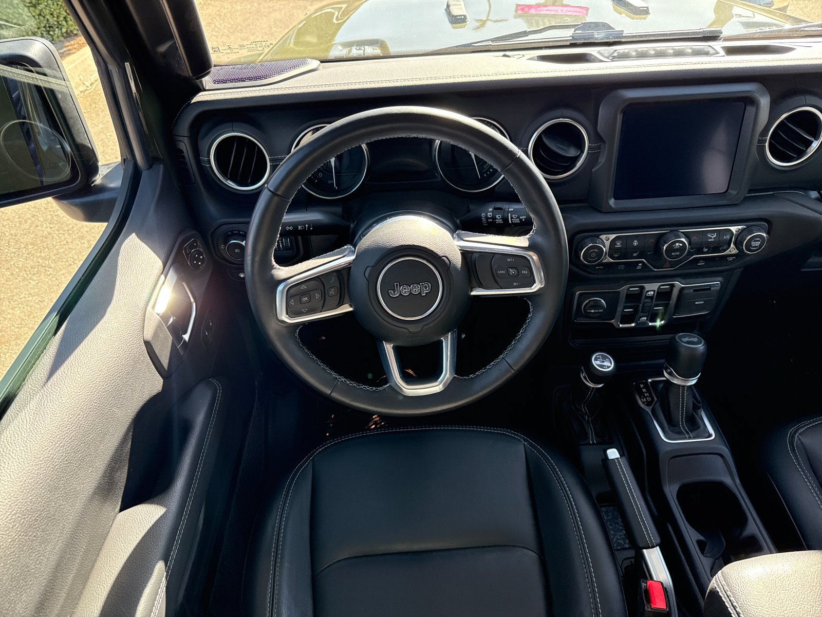 Used 2022 Jeep Wrangler Unlimited Sahara w/ Cold Weather Group AWD/4WD image 12