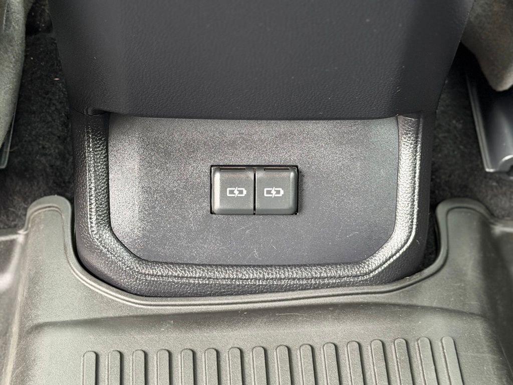 Used 2022 Toyota Highlander XLE AWD/4WD image 12