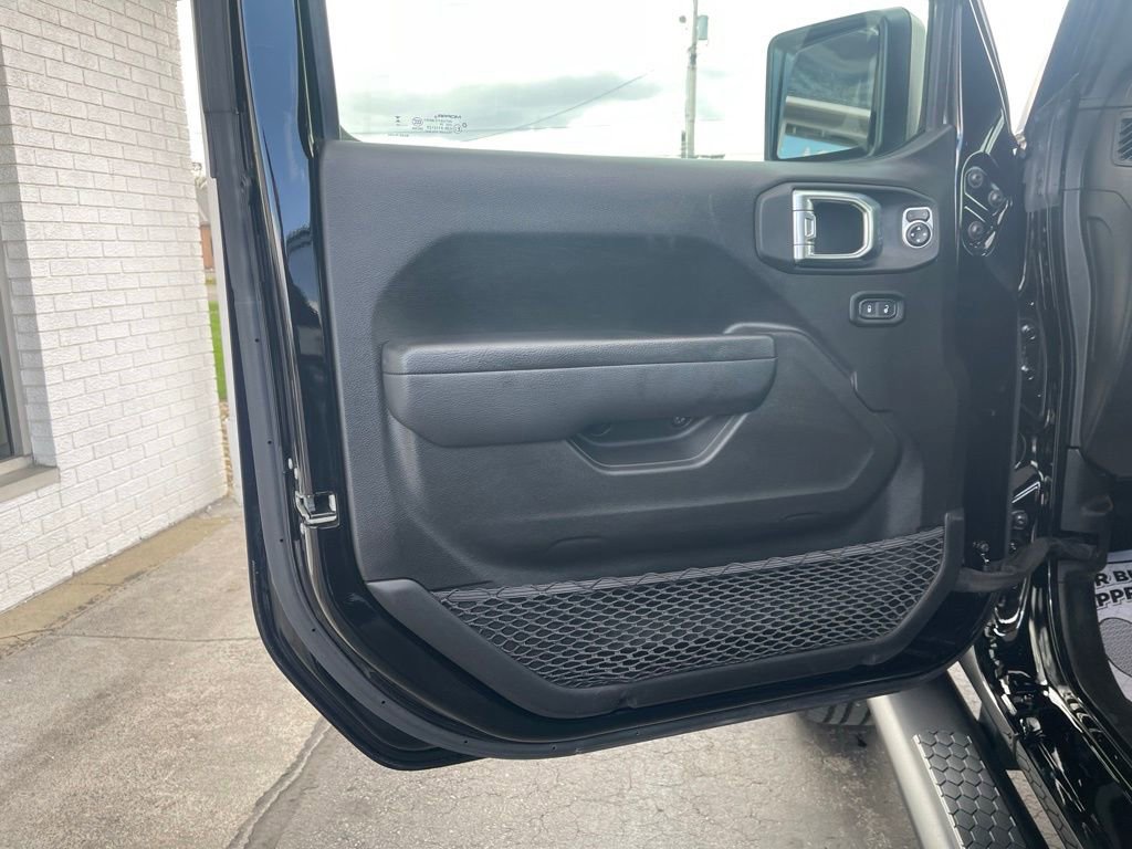 Used 2024 Jeep Wrangler Unlimited w/ Convenience Group image 16