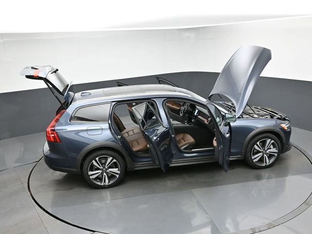 Used 2025 Volvo V60 B5 Cross Country Plus AWD/4WD image 46