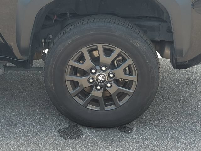 Used 2025 Toyota 4Runner SR5 AWD/4WD image 32