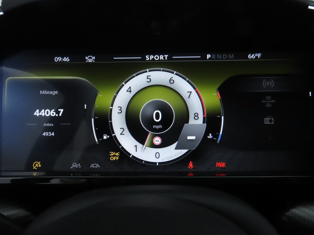 Used 2025 Aston Martin V8 Vantage Coupe image 31