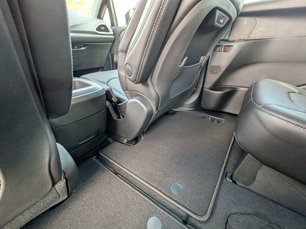 New 2026 Chrysler Pacifica Select w/ S Appearance Package image 30
