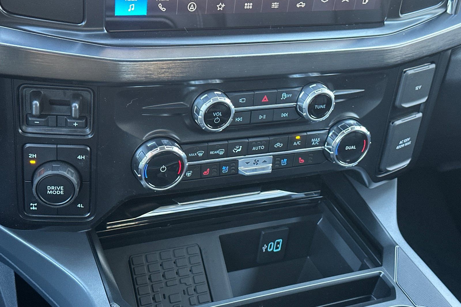 New 2026 Ford F250 Lariat w/ Black Appearance Package image 20