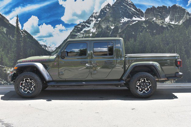 Used 2023 Jeep Gladiator Rubicon w/ Cold Weather Group AWD/4WD image 7