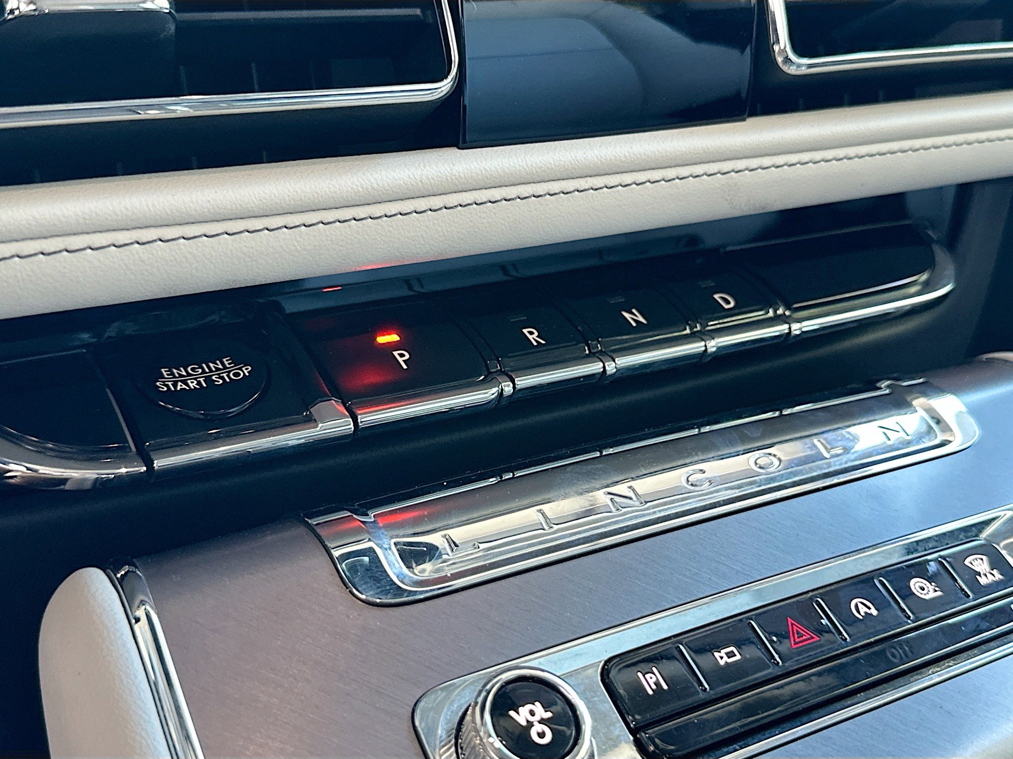 Used 2025 Lincoln Aviator 2WD image 17