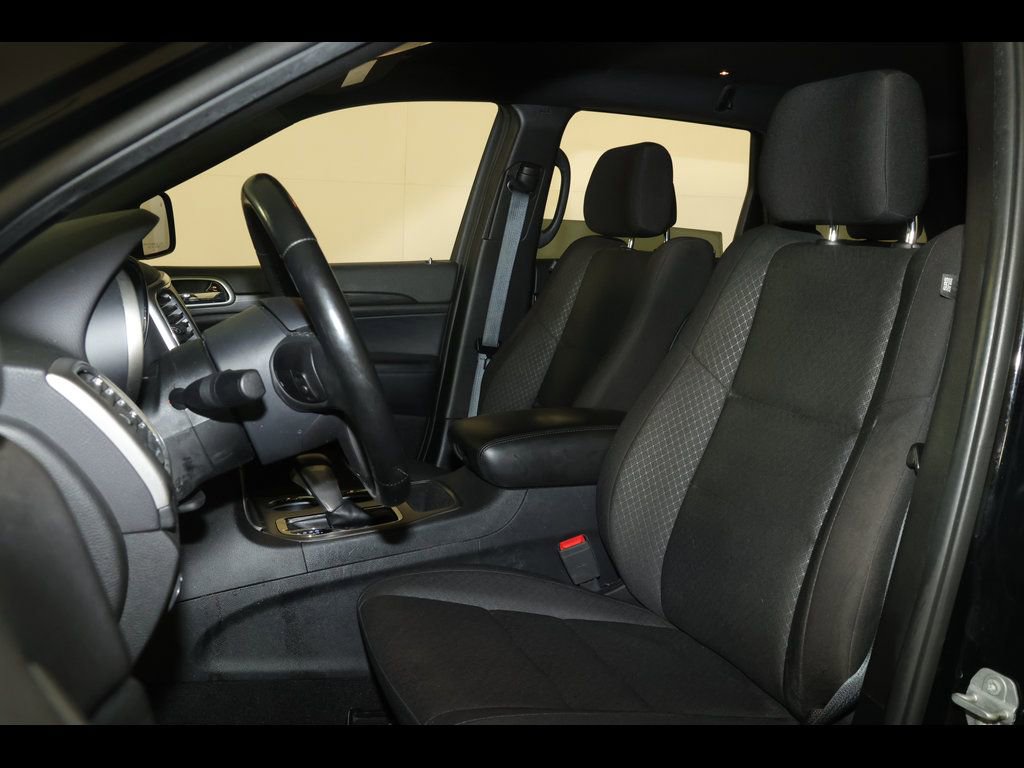 Used 2020 Jeep Grand Cherokee Laredo AWD/4WD image 12