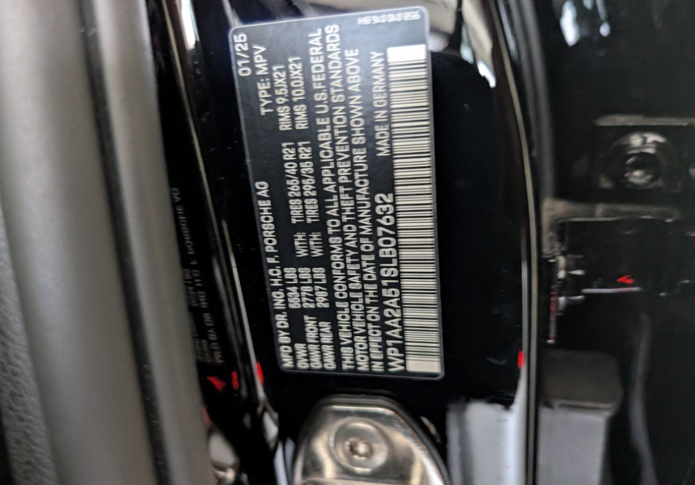 Used 2025 Porsche Macan image 43