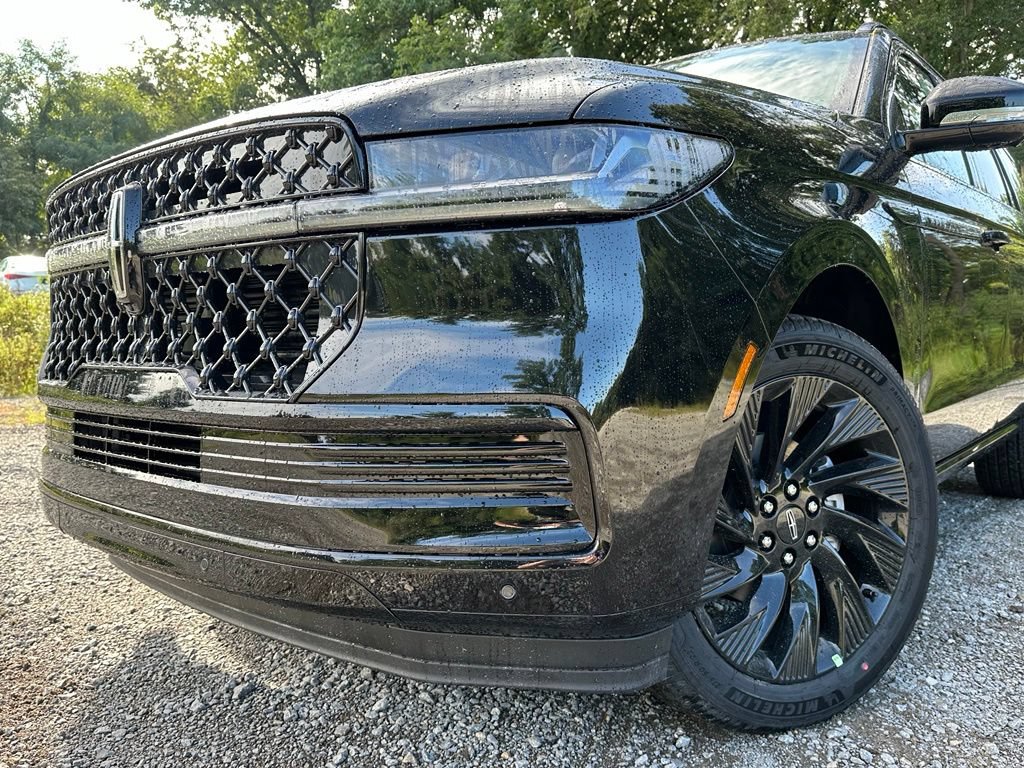 New 2027 Lincoln Navigator Reserve w/ Jet Appearance Package AWD/4WD image 32