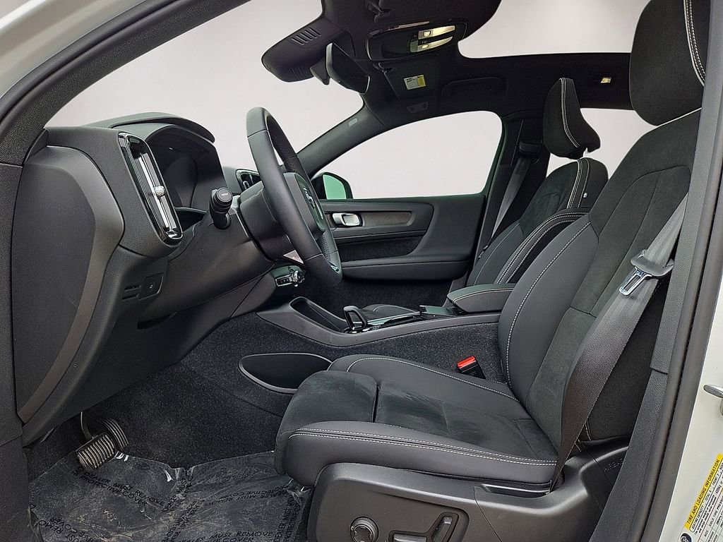 Used 2023 Volvo C40 P8 Recharge Ultimate AWD/4WD image 25
