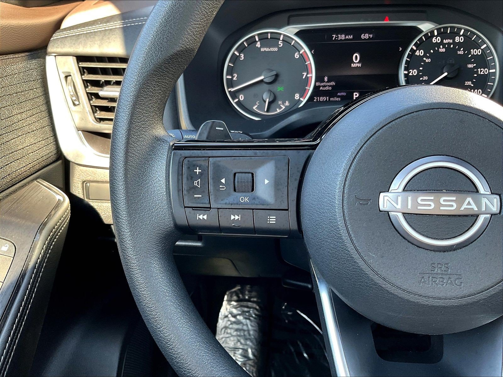 Used 2023 Nissan Rogue SV AWD/4WD image 14