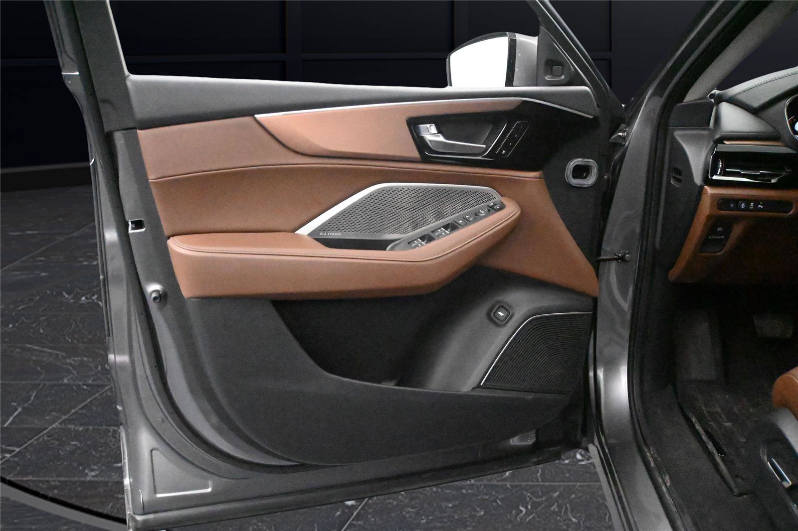 Certified 2024 Acura MDX SH-AWD w/ Technology Package image 7