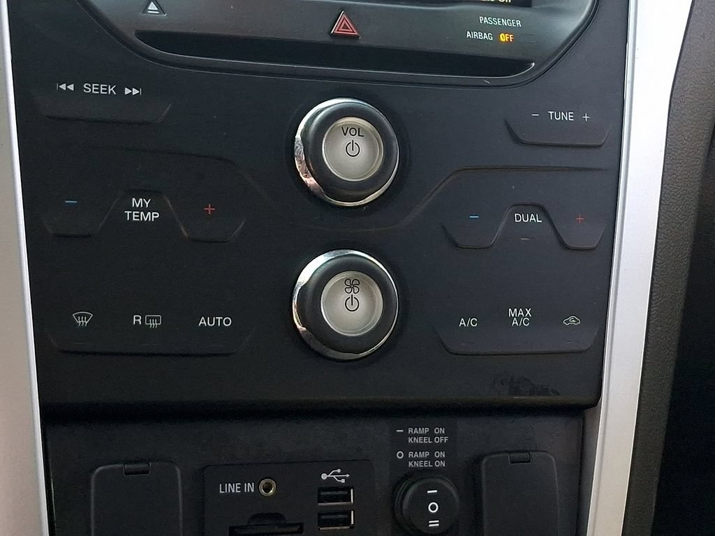 Used 2015 Ford Explorer XLT w/ Equipment Group 202B FWD image 14