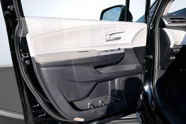 Used 2026 Toyota Sienna XLE FWD image 20