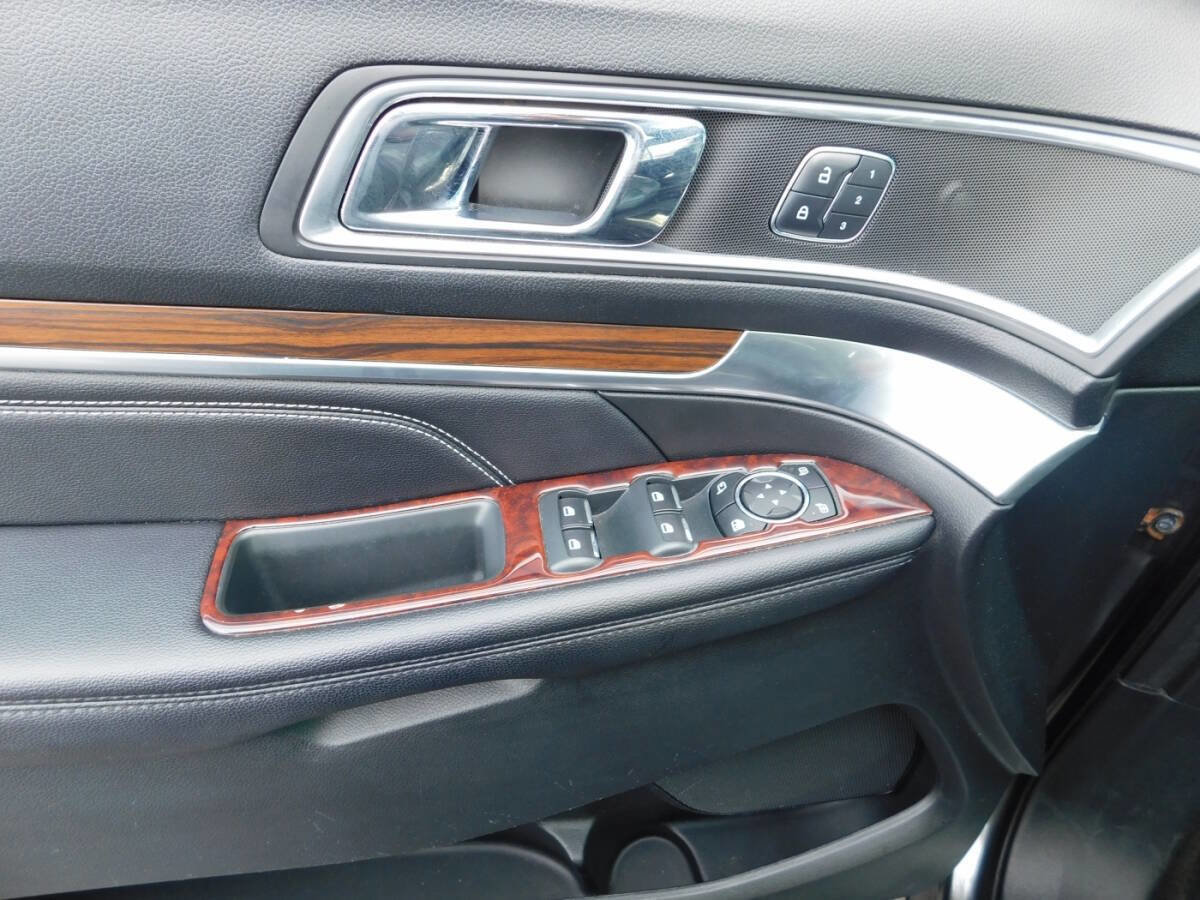 Used 2017 Ford Explorer Limited image 21