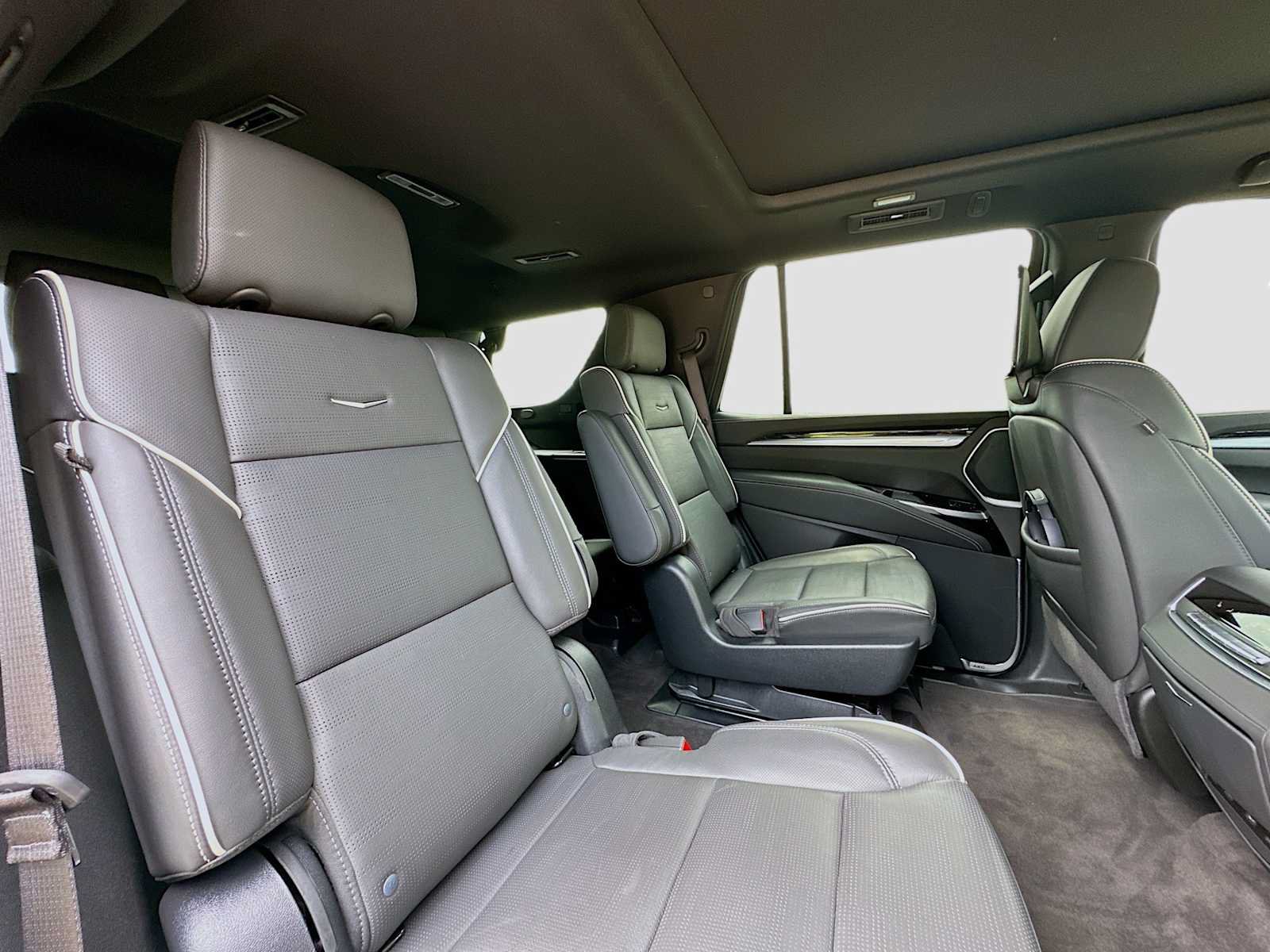 Used 2025 Cadillac Escalade Sport w/ LPO, Floor Liner Package AWD/4WD image 31