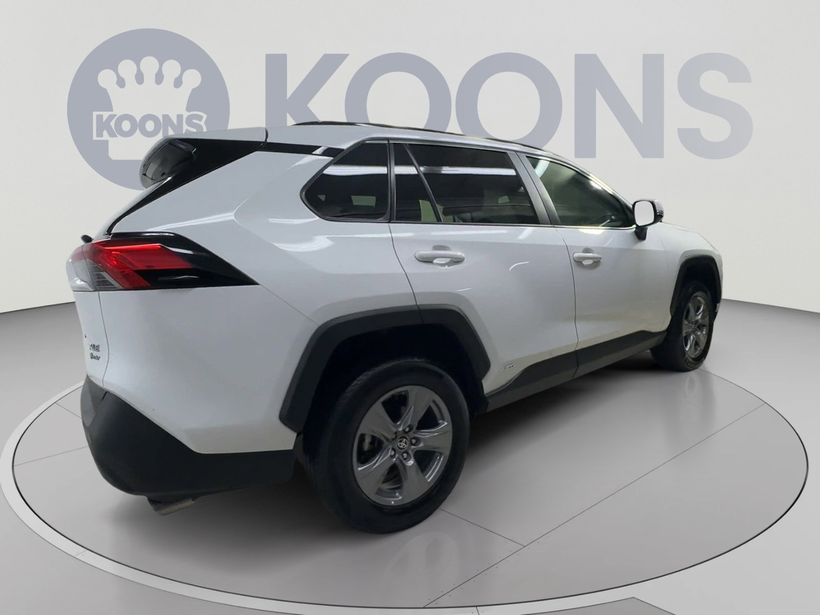 Used 2025 Toyota RAV4 XLE AWD/4WD image 11