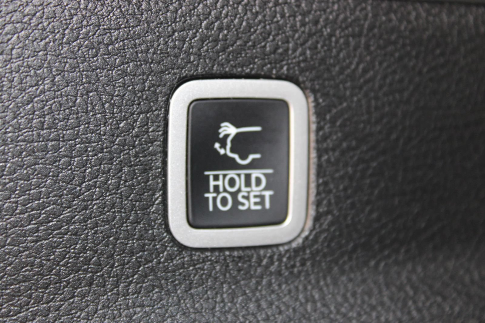 Used 2024 Jeep Wagoneer L Series II RWD image 23