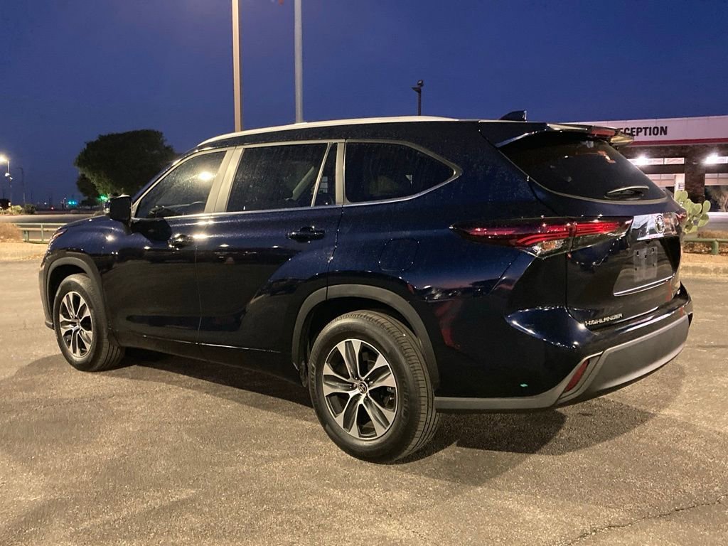 Certified 2025 Toyota Highlander XLE image 7