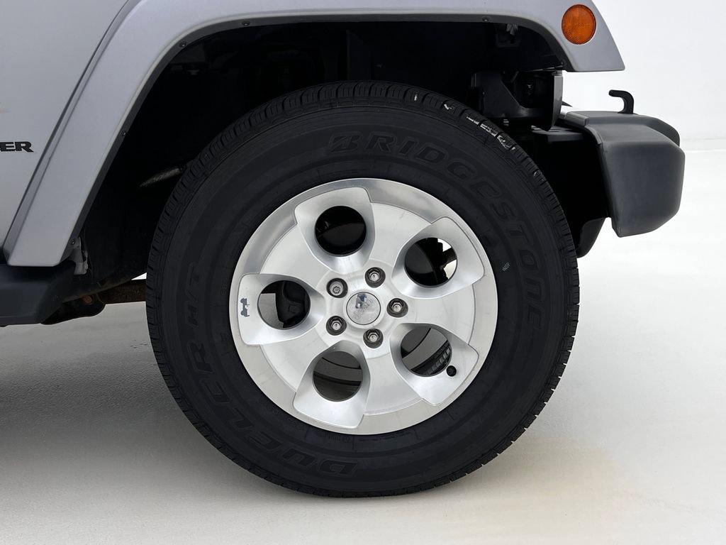 Used 2015 Jeep Wrangler Sahara AWD/4WD image 29
