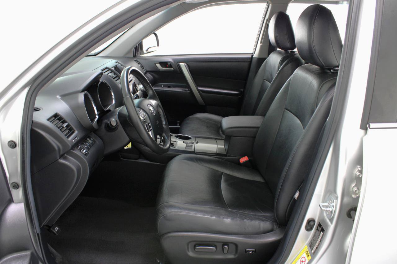 Used 2011 Toyota Highlander SE w/ Tow Pkg FWD image 33