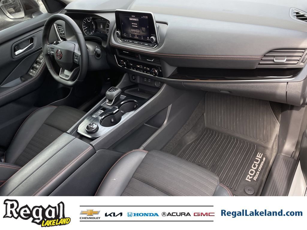 Used 2025 Nissan Rogue SV image 12