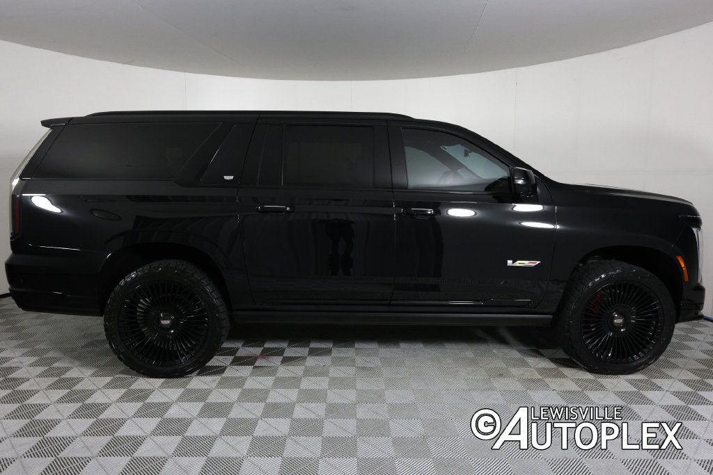 Used 2025 Cadillac Escalade ESV V AWD/4WD image 4