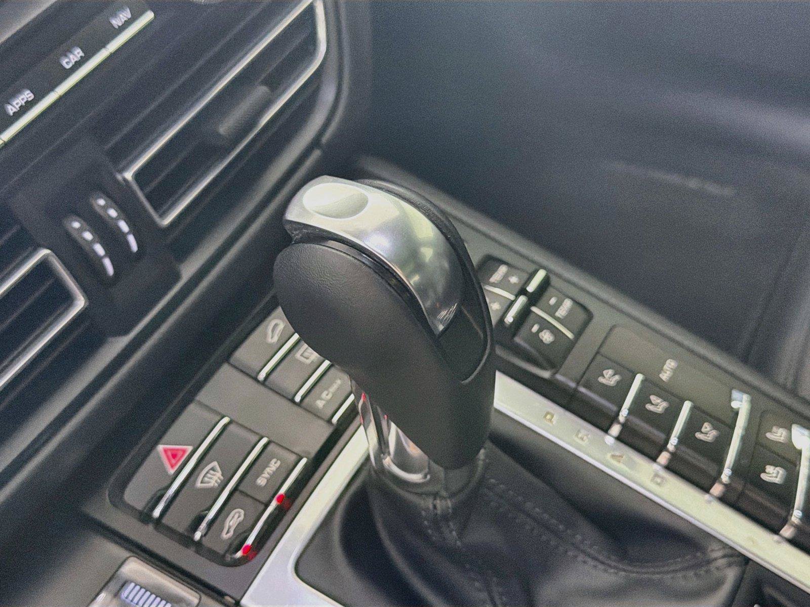 Certified 2021 Porsche Macan AWD/4WD image 33