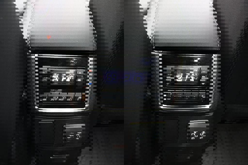 Used 2022 Subaru Ascent Limited w/ Technology Package image 13