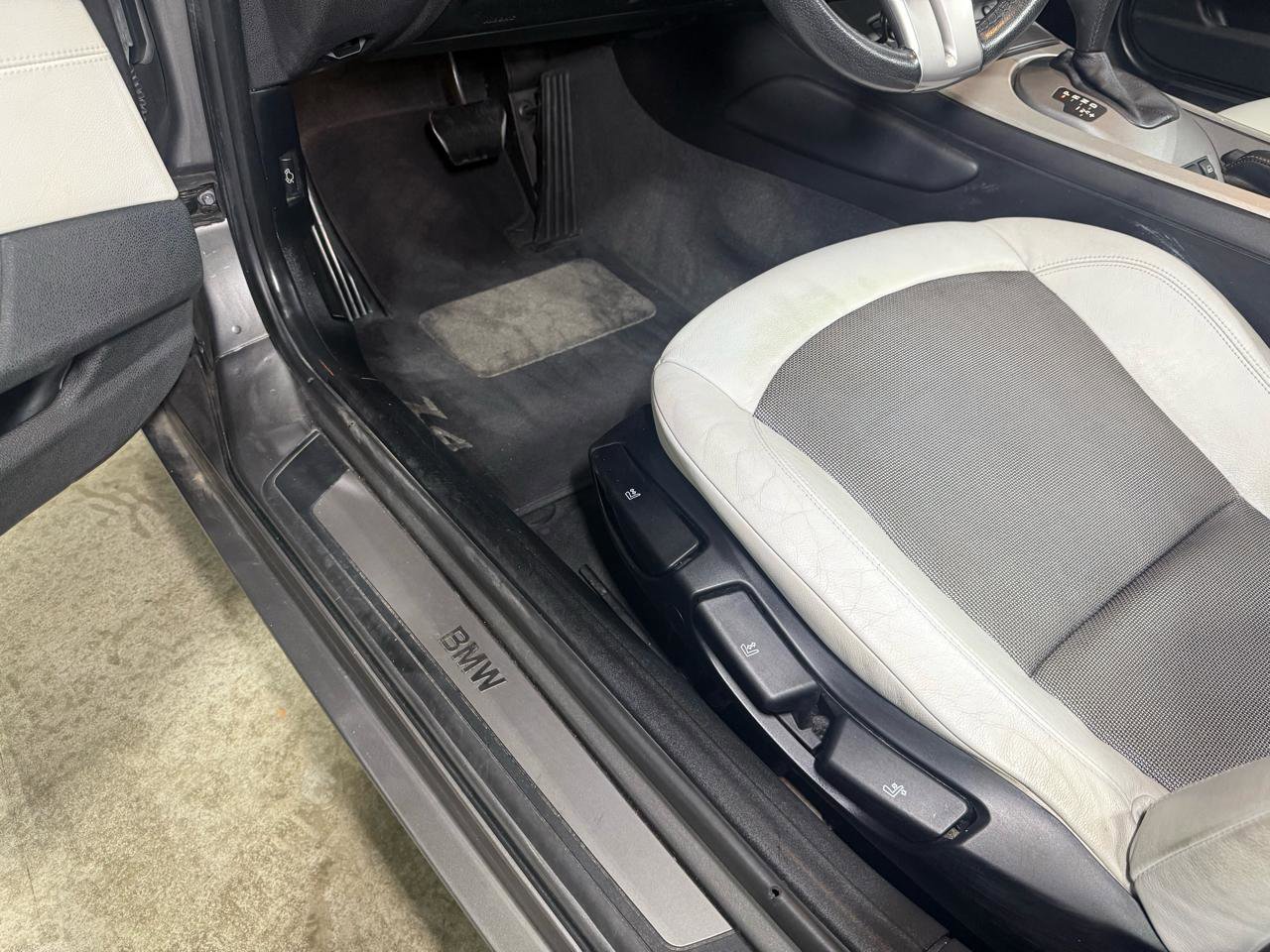 Used 2003 BMW Z4 2.5i RWD image 12