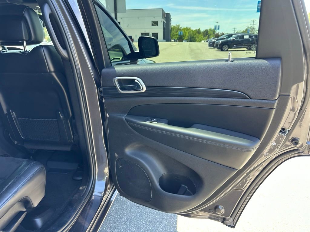 Used 2020 Jeep Grand Cherokee Altitude AWD/4WD image 19