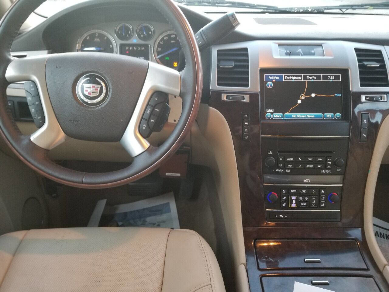 Used 2011 Cadillac Escalade ESV Luxury image 10