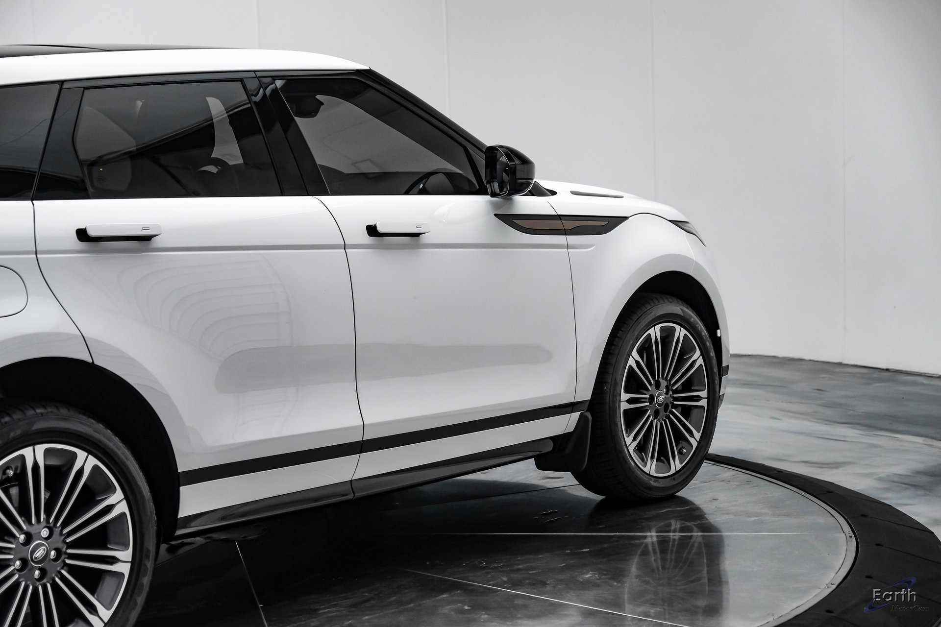 Used 2024 Land Rover Range Rover Evoque Dynamic SE image 15