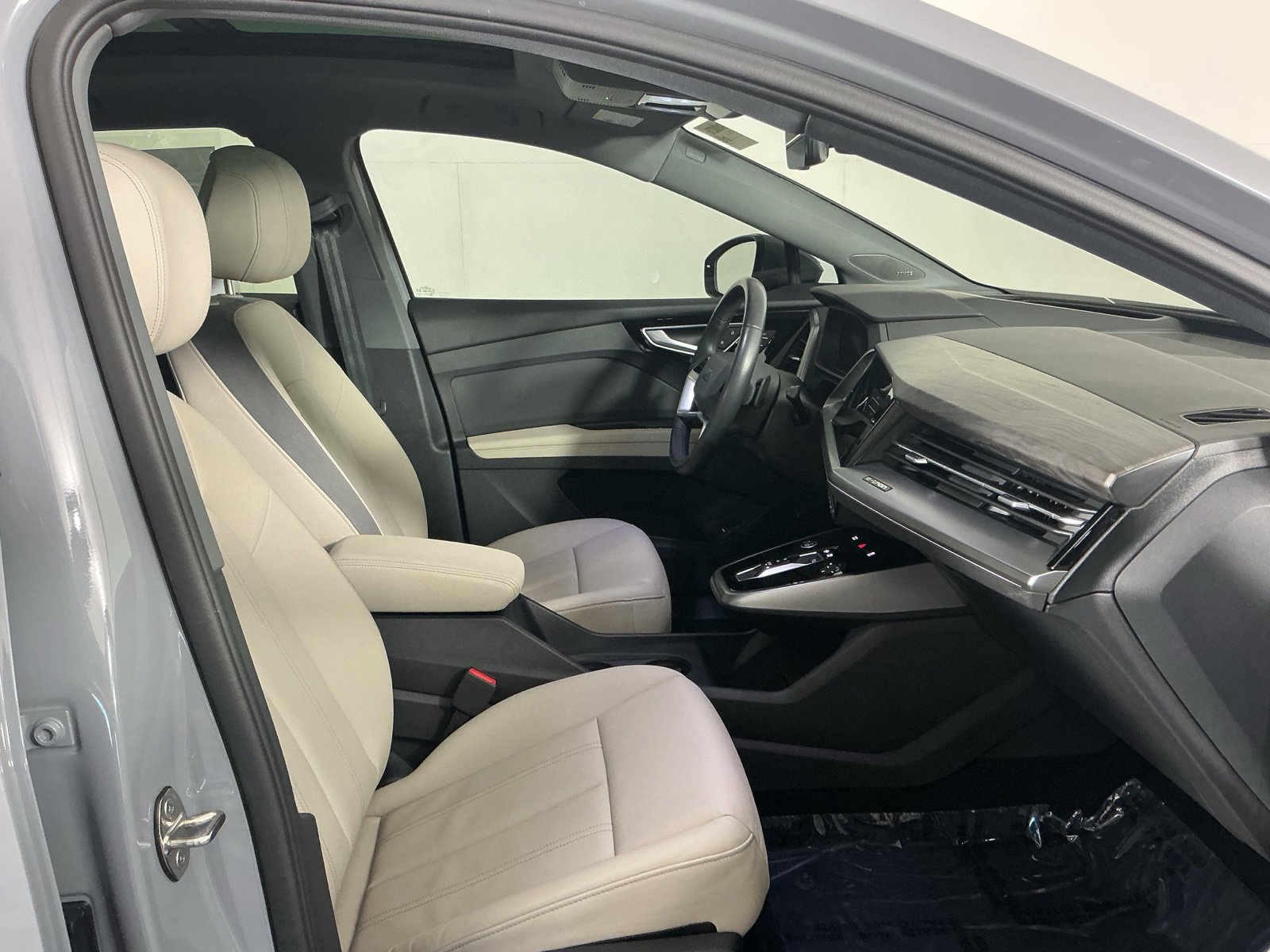 Used 2024 Audi Q4 e-tron Prestige AWD/4WD image 18