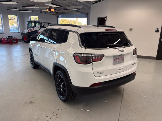Used 2024 Jeep Compass Latitude AWD/4WD image 6
