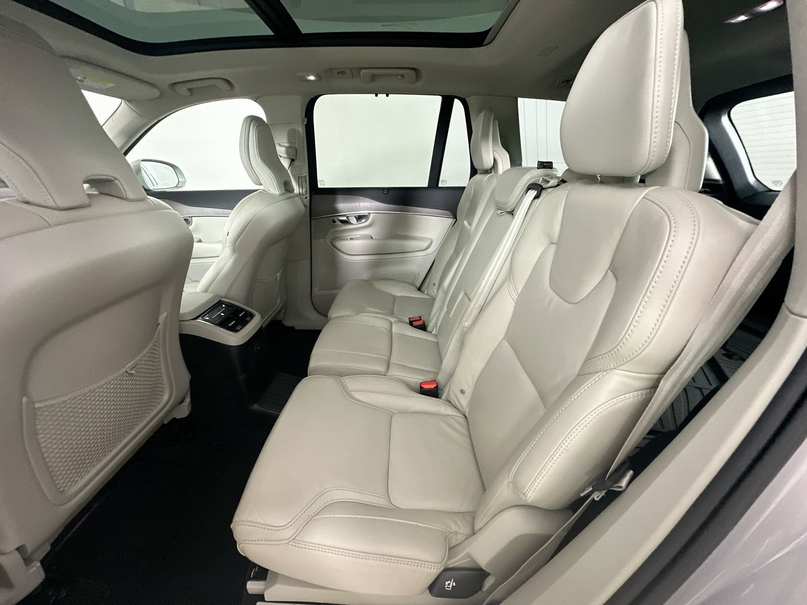 Used 2023 Volvo XC90 T8 Ultimate w/ Protection Package Premier AWD/4WD image 37