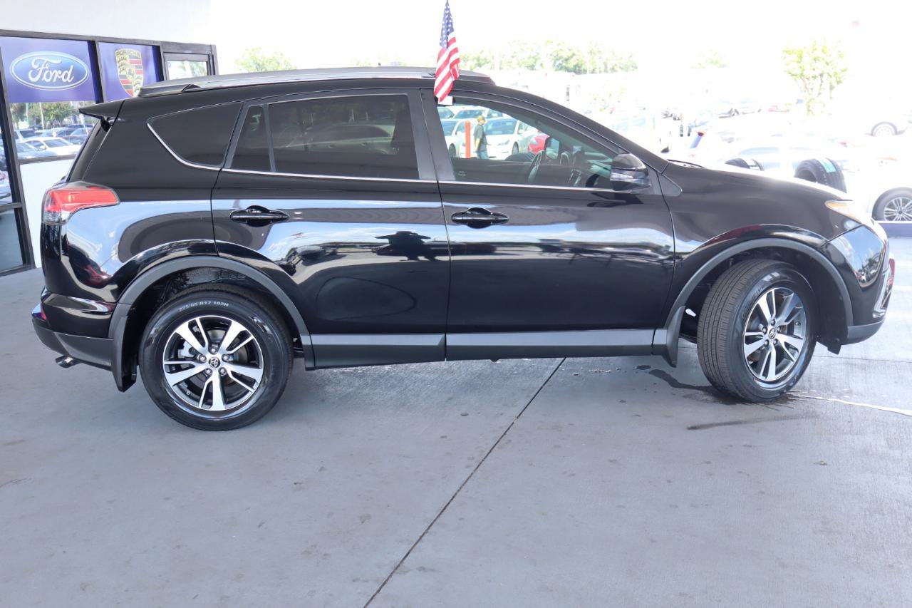 Used 2017 Toyota RAV4 XLE w/ All Weather Liner Package AWD/4WD image 4