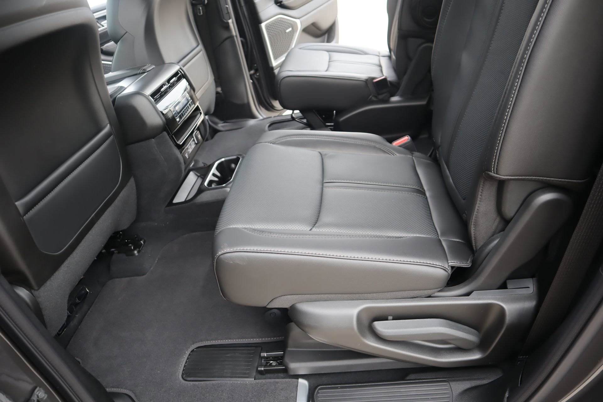 New 2026 Jeep Grand Wagoneer 4WD image 13